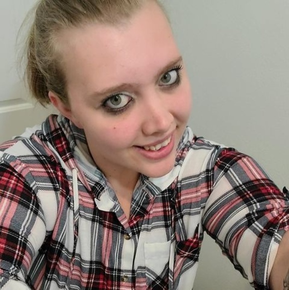 Meet your Posher, Mikayla - Picture 1 of 1